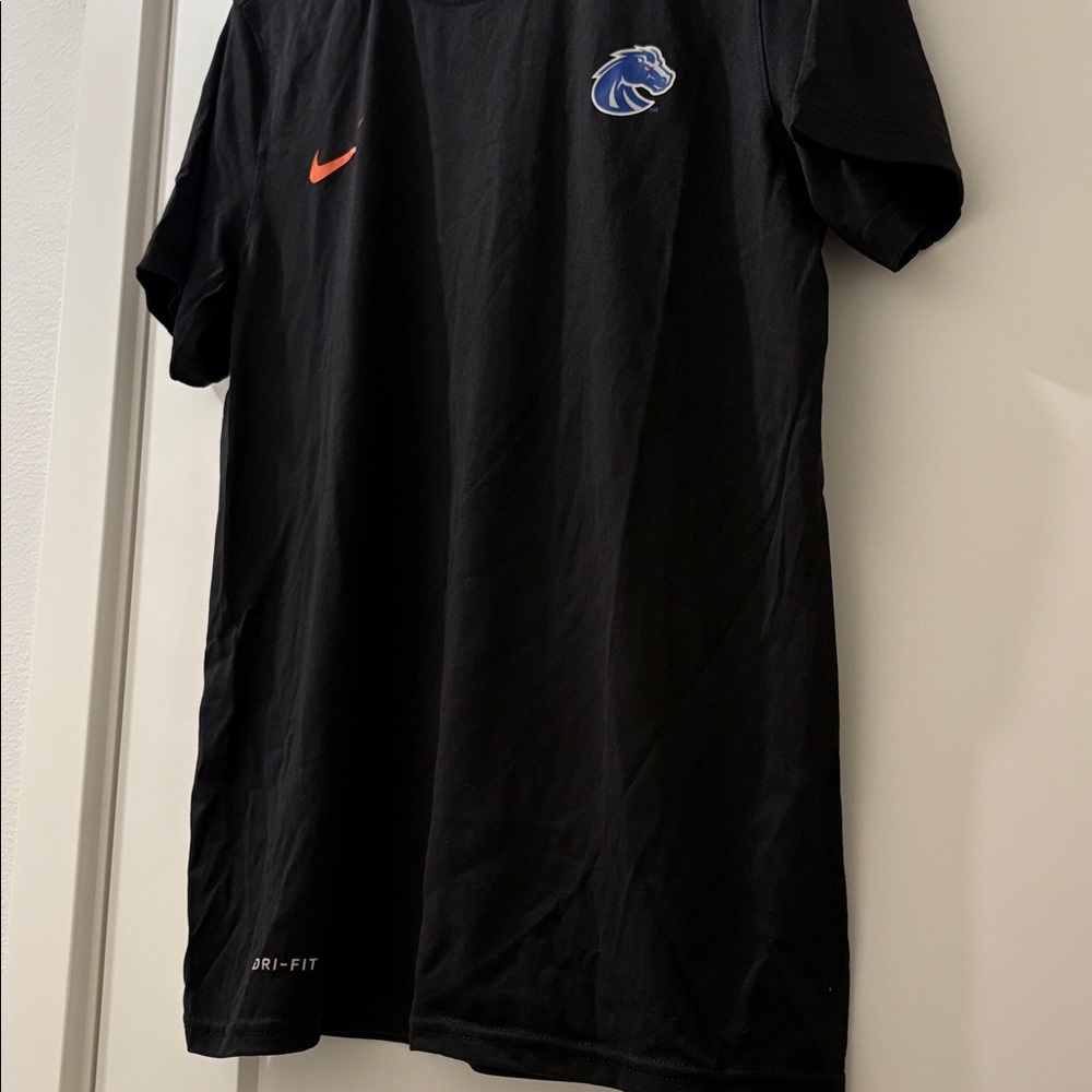 NEW [Nike] Boise State Broncos NCAA Logo Short-Sleeve Dri-Fit Black Shirt Mens S - Picture 5 of 8